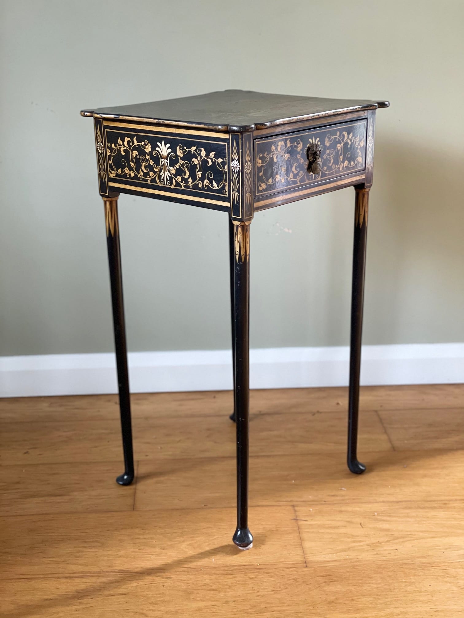 Chinoiserie table cheap